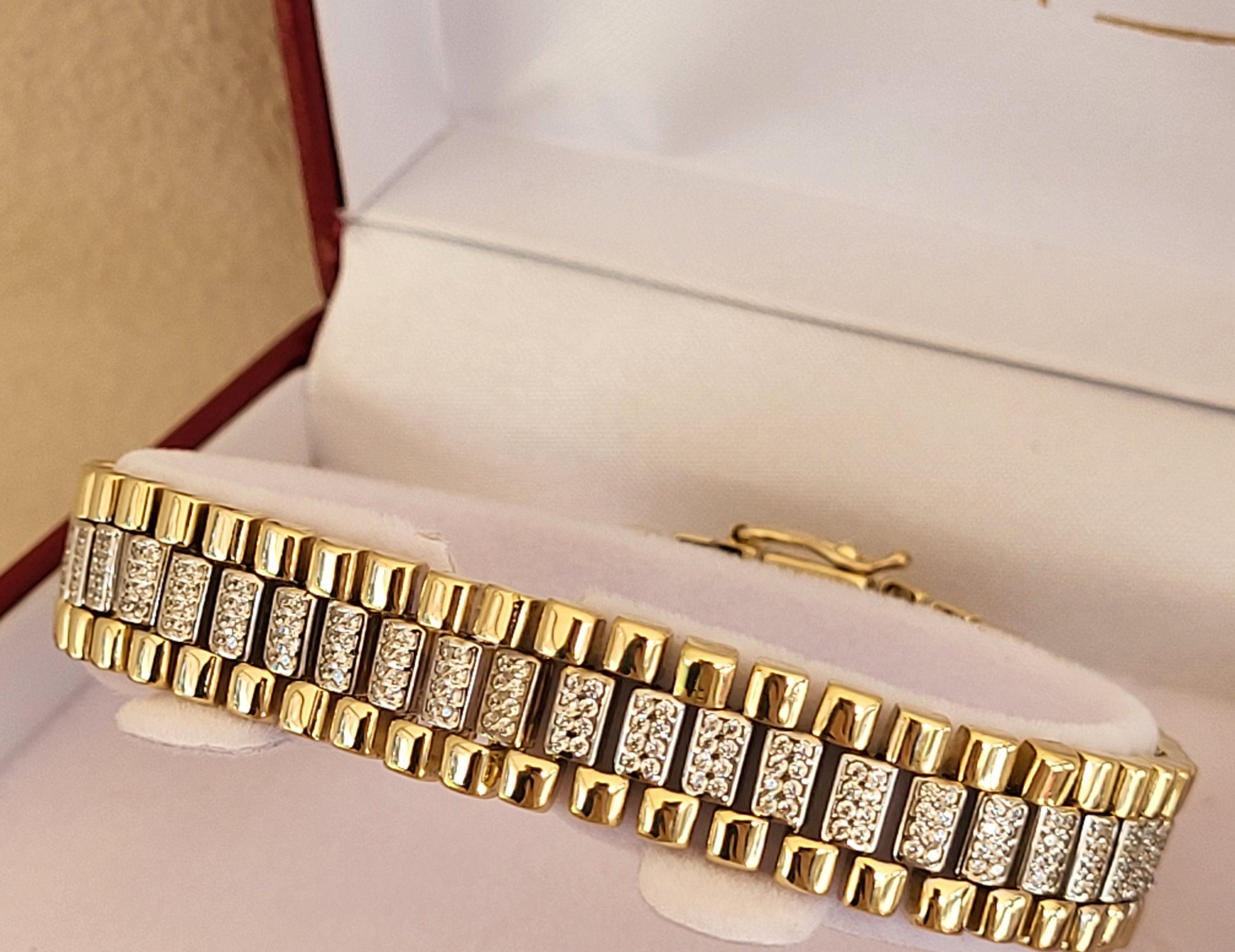 Rolex Style Gold Bracelet. Ladies Rolex Style Bracelet. 9ct Gold Ladies Bracelet. Forever Jewellers Cork. Maria Gleeson. Jewellers Cork.