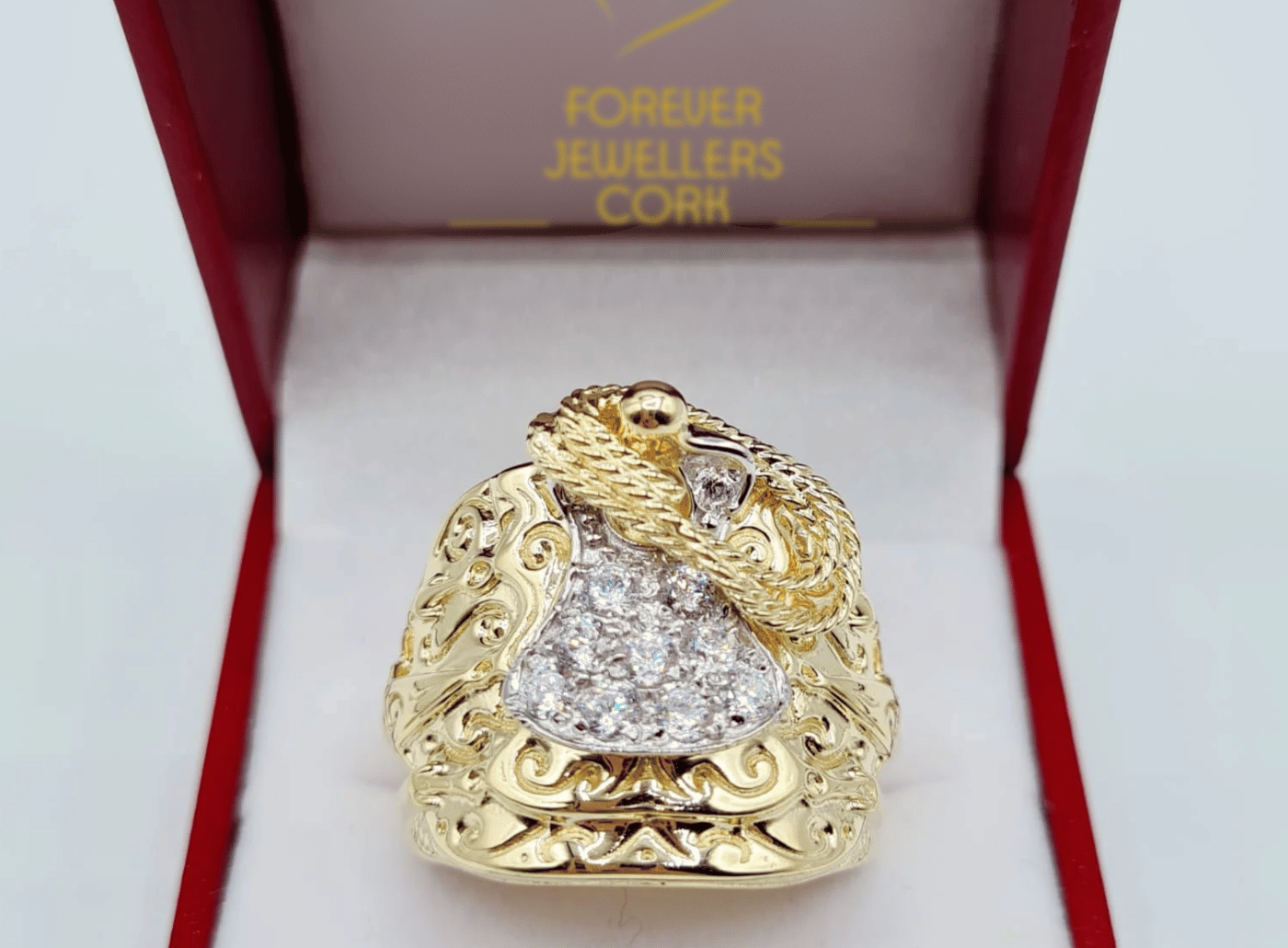 Gold horse saddle ring deals